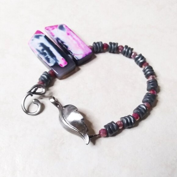 Gray & Rose Pink Agate + Hematite Bracelet! Two-Sided w. Gunmetal Leaf Toggle - Picture 3 of 9
